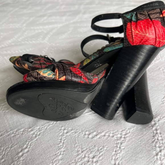 Naught Monkey high heals, ankle strap, size 38 - Picture 7 of 7